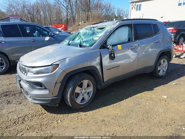 3C4NJDBB8NT110488 2022 JEEP COMPASS - Image 2