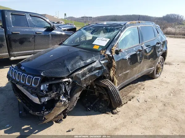 3C4NJDBB8NT116212 2022 JEEP COMPASS - Image 2
