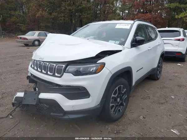 3C4NJDBB8NT118557 2022 JEEP COMPASS - Image 2