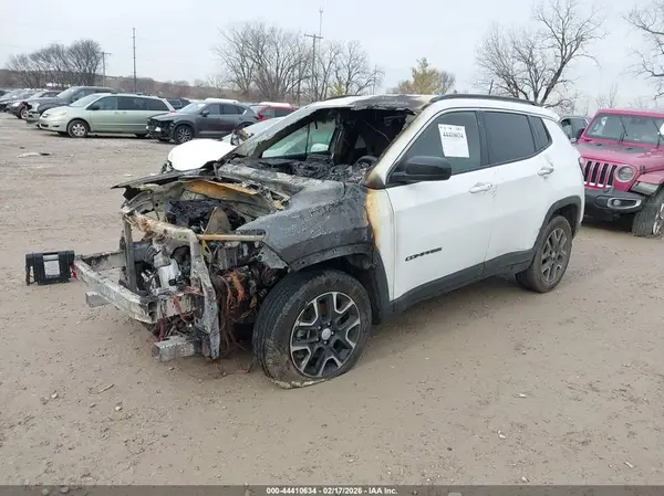 3C4NJDBB8NT123936 2022 JEEP COMPASS - Image 2