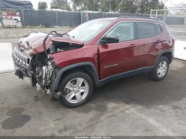 3C4NJDBB8NT142261 2022 JEEP COMPASS - Image 2