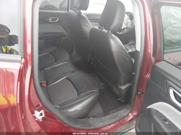 3C4NJDBB8NT142261 2022 JEEP COMPASS - Image 8