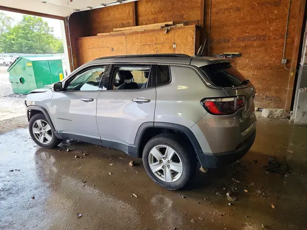 3C4NJDBB8NT152014 2022 JEEP COMPASS - Image 2