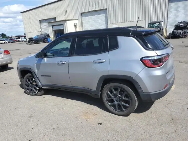 3C4NJDBB8NT190598 2022 JEEP COMPASS - Image 2