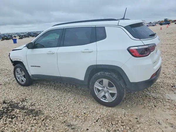 3C4NJDBB8NT217072 2022 JEEP COMPASS - Image 2