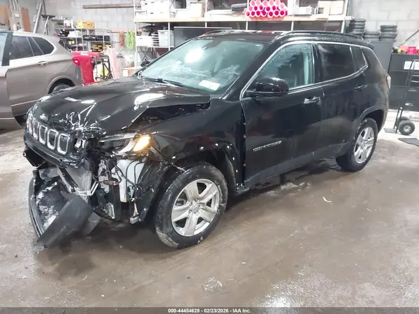3C4NJDBB8NT217492 2022 JEEP COMPASS - Image 2