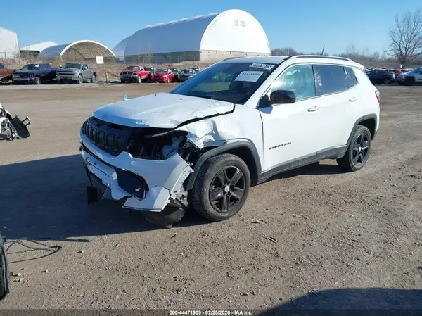 3C4NJDBB8NT219582 2022 JEEP COMPASS - Image 2
