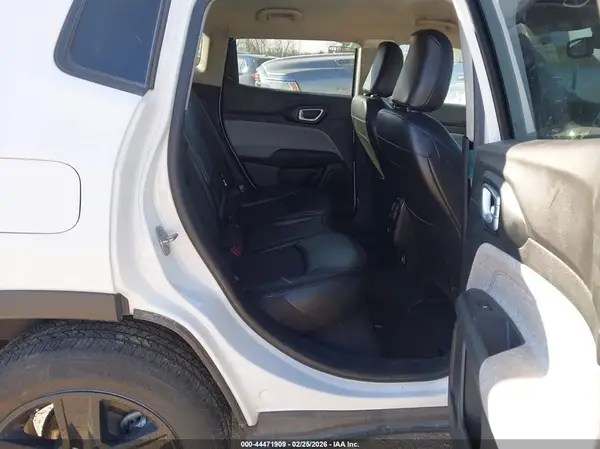 3C4NJDBB8NT219582 2022 JEEP COMPASS - Image 8