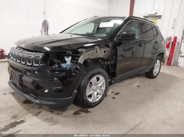 3C4NJDBB8NT219856 2022 JEEP COMPASS - Image 2