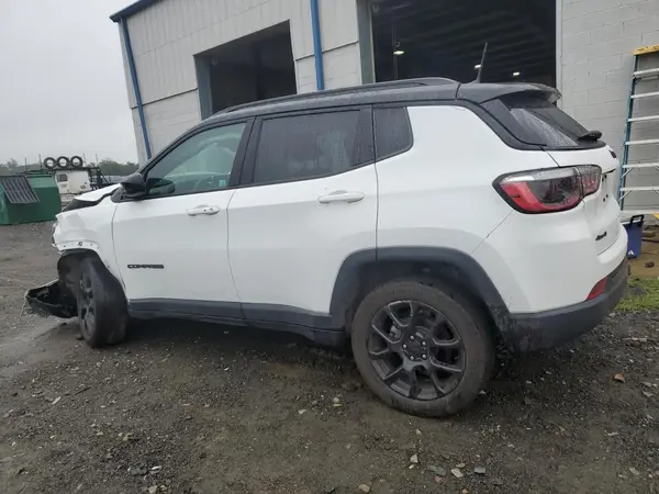 3C4NJDBB8NT222594 2022 JEEP COMPASS - Image 2
