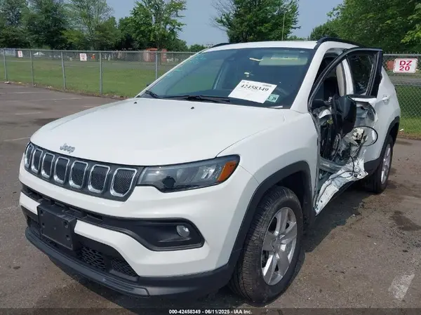3C4NJDBB8NT232106 2022 JEEP COMPASS - Image 2