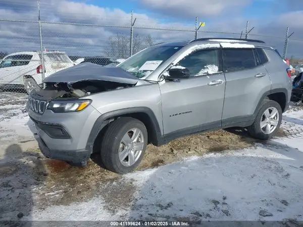3C4NJDBB8NT232820 2022 JEEP COMPASS - Image 2