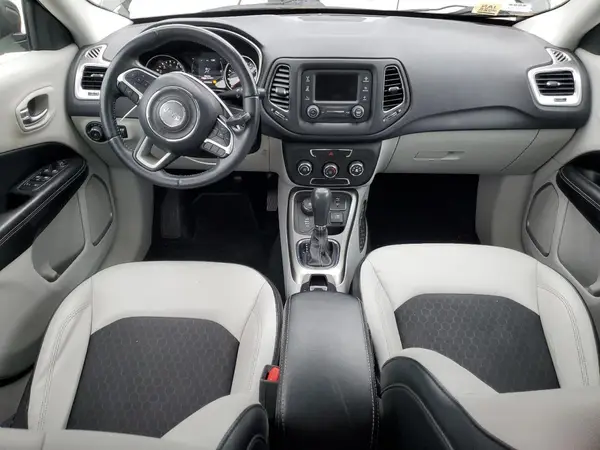 3C4NJDBB9HT609109 2017 JEEP COMPASS - Image 8