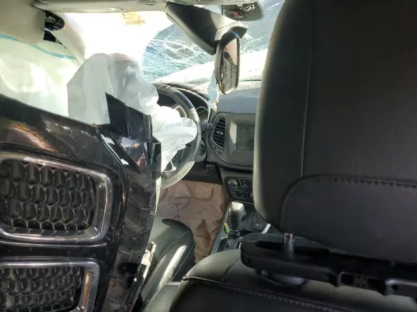 3C4NJDBB9HT646757 2017 JEEP COMPASS - Image 8