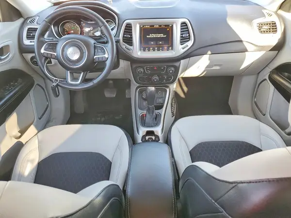 3C4NJDBB9HT688653 2017 JEEP COMPASS - Image 8