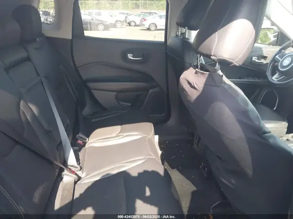 3C4NJDBB9JT103883 2018 JEEP COMPASS - Image 8