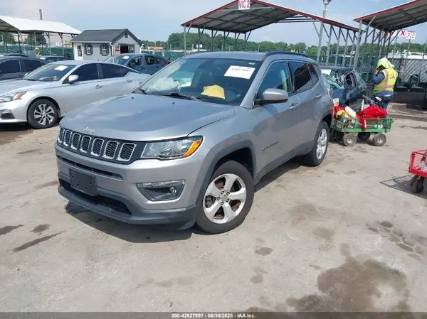 3C4NJDBB9JT107884 2018 JEEP COMPASS - Image 2