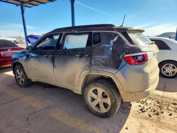 3C4NJDBB9JT114141 2018 JEEP COMPASS - Image 2