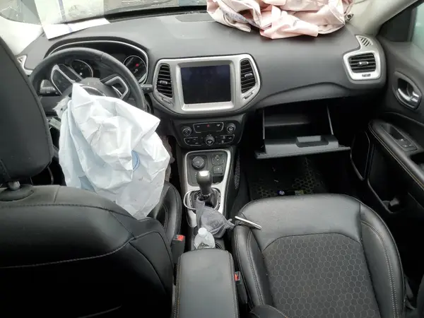 3C4NJDBB9JT114947 2018 JEEP COMPASS - Image 8