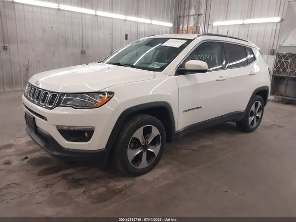 3C4NJDBB9JT116018 2018 JEEP COMPASS - Image 2