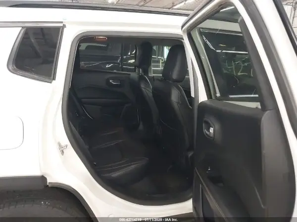 3C4NJDBB9JT116018 2018 JEEP COMPASS - Image 8