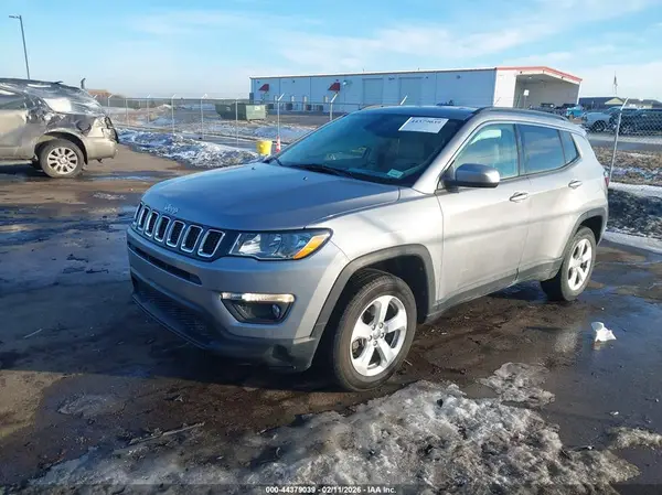 3C4NJDBB9JT140674 2018 JEEP COMPASS - Image 2