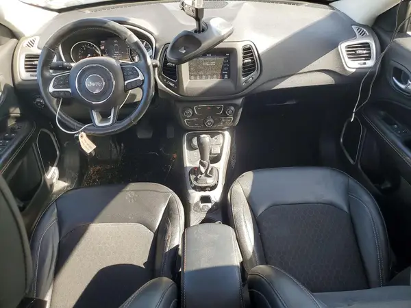 3C4NJDBB9JT142733 2018 JEEP COMPASS - Image 8