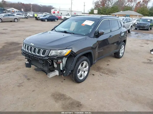 3C4NJDBB9JT142781 2018 JEEP COMPASS - Image 2