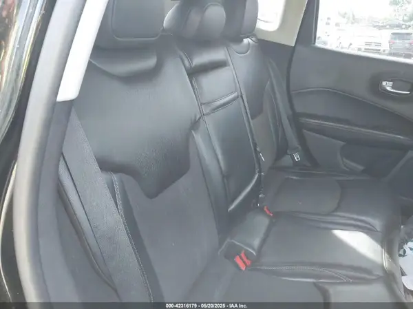 3C4NJDBB9JT147463 2018 JEEP COMPASS - Image 8