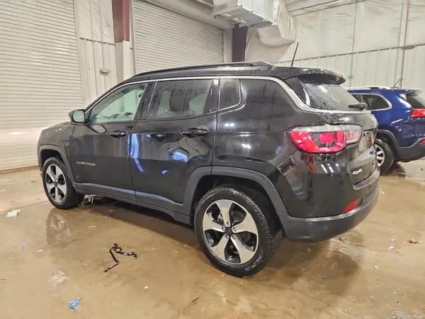 3C4NJDBB9JT153277 2018 JEEP COMPASS - Image 2
