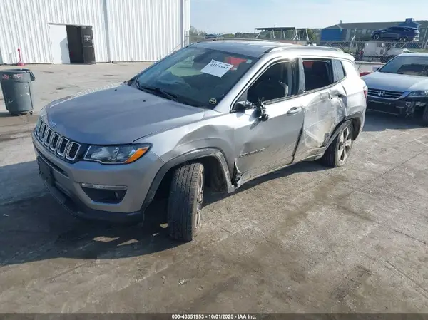 3C4NJDBB9JT155269 2018 JEEP COMPASS - Image 2