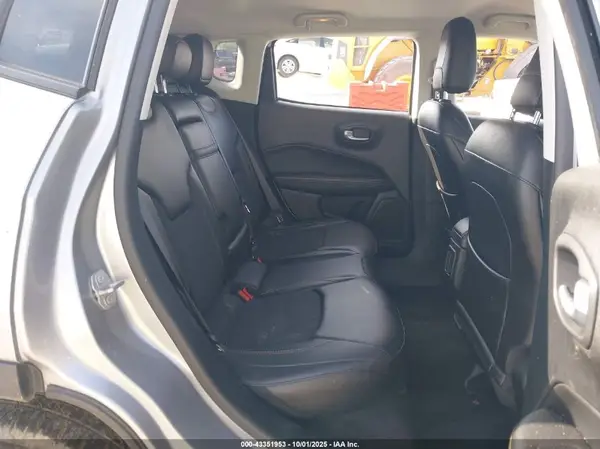 3C4NJDBB9JT155269 2018 JEEP COMPASS - Image 8