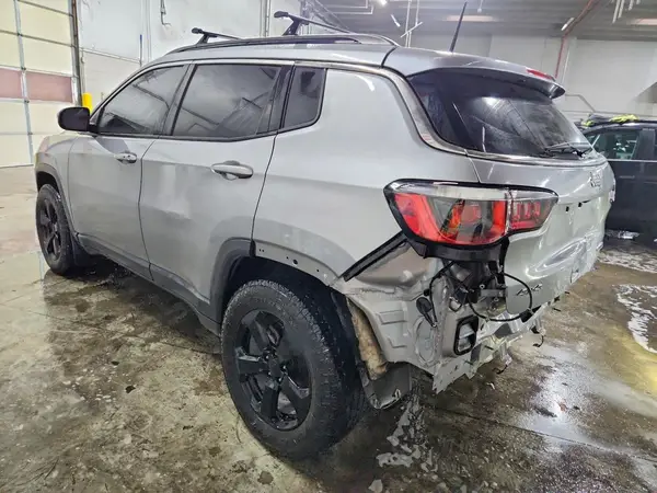 3C4NJDBB9JT161153 2018 JEEP COMPASS - Image 2