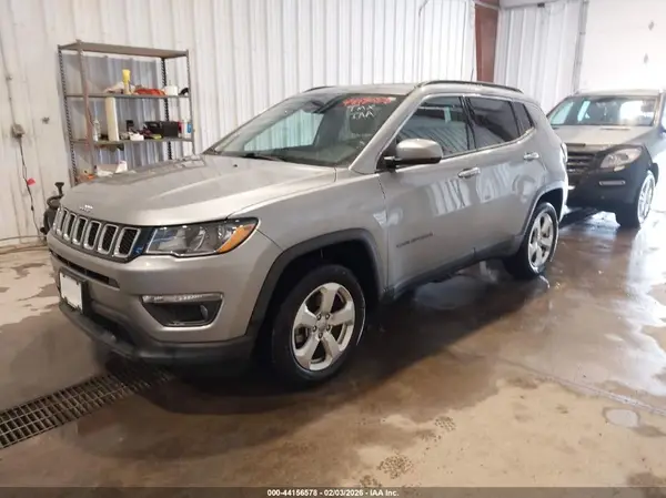 3C4NJDBB9JT161749 2018 JEEP COMPASS - Image 2