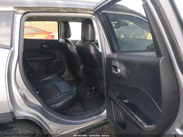 3C4NJDBB9JT168345 2018 JEEP COMPASS - Image 8