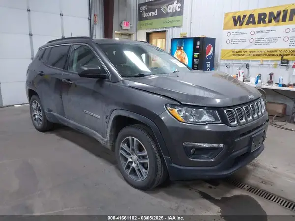 3C4NJDBB9JT175313 2018 JEEP COMPASS - Image 1