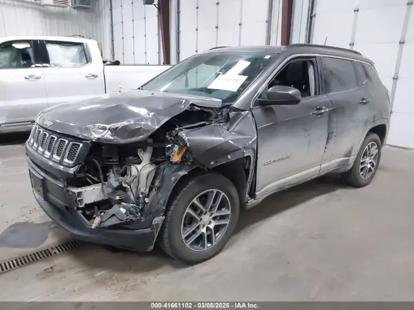 3C4NJDBB9JT175313 2018 JEEP COMPASS - Image 2