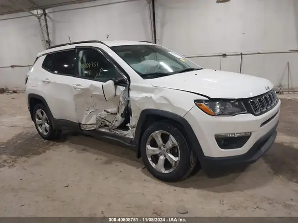 3C4NJDBB9JT175747 2018 JEEP COMPASS - Image 1