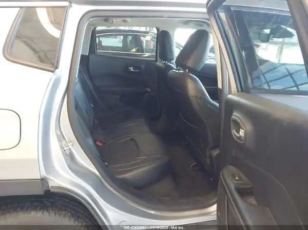 3C4NJDBB9JT185971 2018 JEEP COMPASS - Image 8