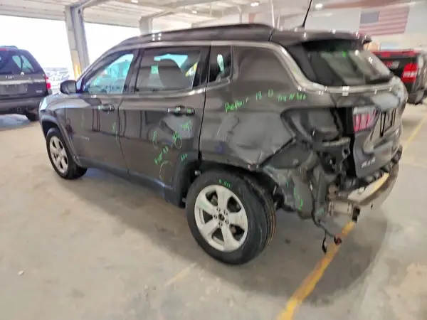 3C4NJDBB9JT201876 2018 JEEP COMPASS - Image 2