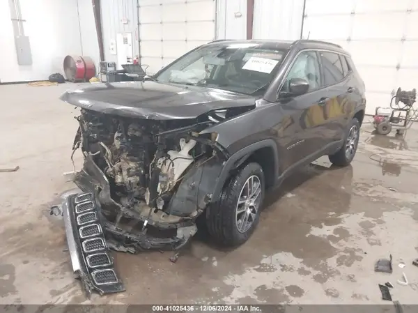 3C4NJDBB9JT207693 2018 JEEP COMPASS - Image 2