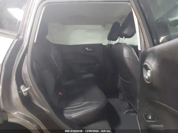3C4NJDBB9JT207693 2018 JEEP COMPASS - Image 8