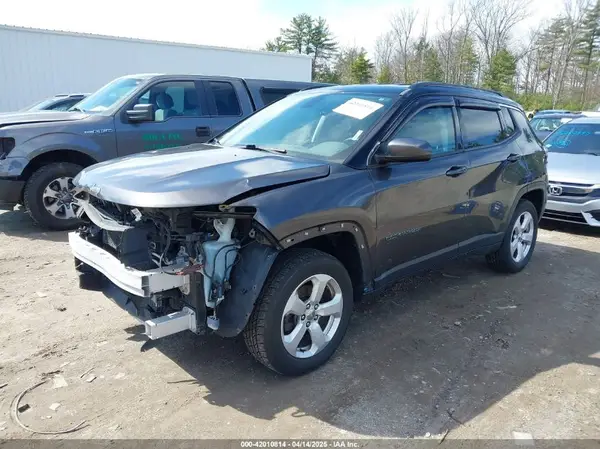 3C4NJDBB9JT253055 2018 JEEP COMPASS - Image 2