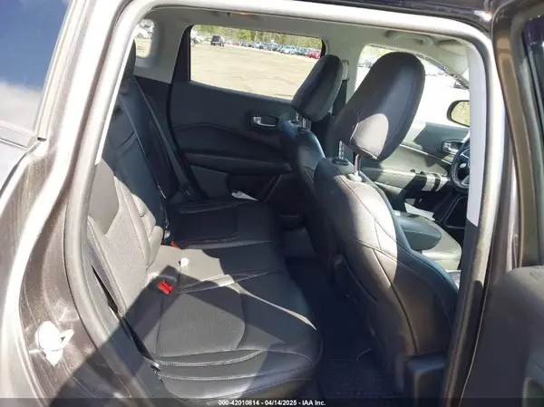 3C4NJDBB9JT253055 2018 JEEP COMPASS - Image 8