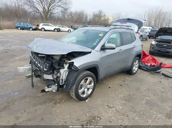 3C4NJDBB9JT265836 2018 JEEP COMPASS - Image 2