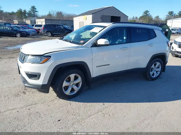 3C4NJDBB9JT266761 2018 JEEP COMPASS - Image 2