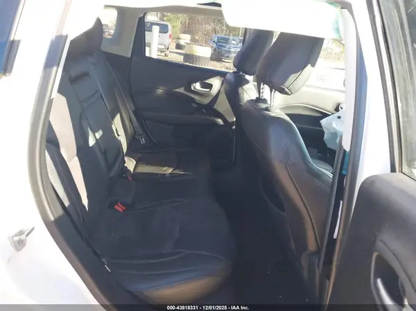 3C4NJDBB9JT266761 2018 JEEP COMPASS - Image 8