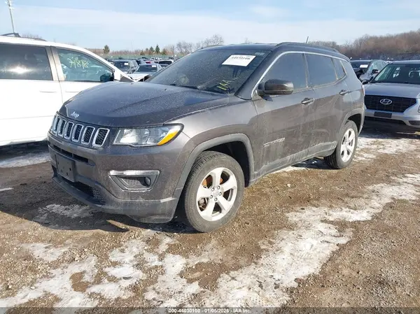 3C4NJDBB9JT270485 2018 JEEP COMPASS - Image 2