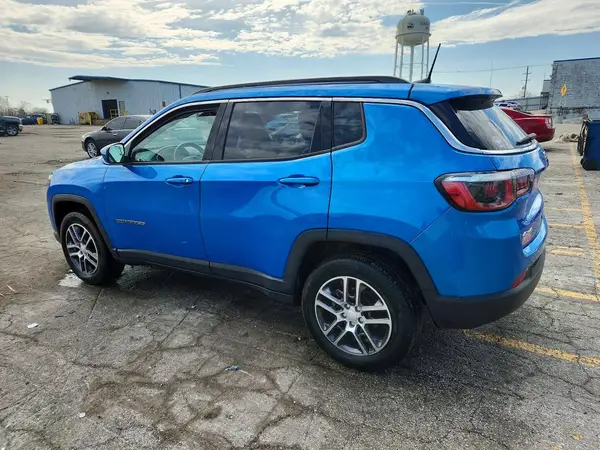 3C4NJDBB9JT282202 2018 JEEP COMPASS - Image 2