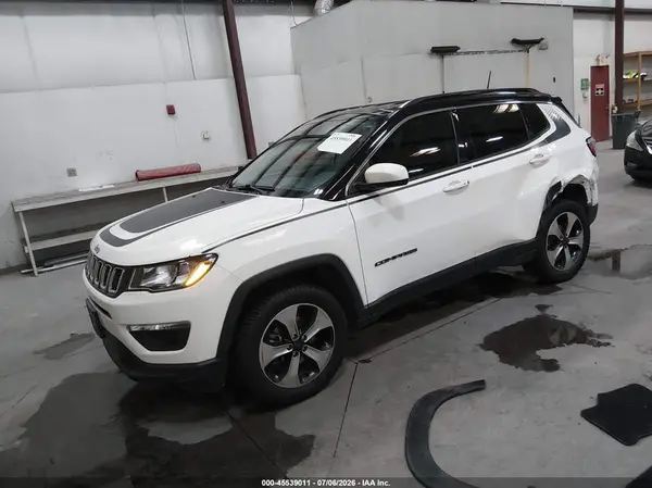 3C4NJDBB9JT282779 2018 JEEP COMPASS - Image 2